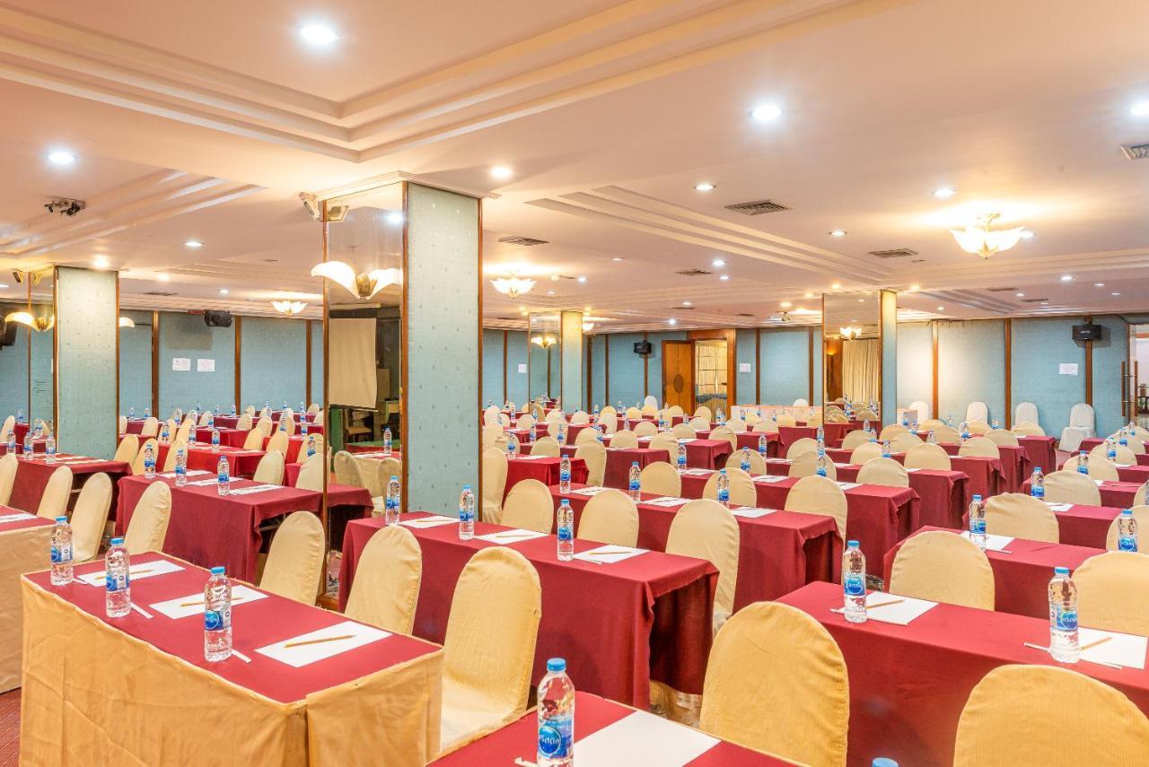 Nonthaburi Palace Hotel Екстериор снимка