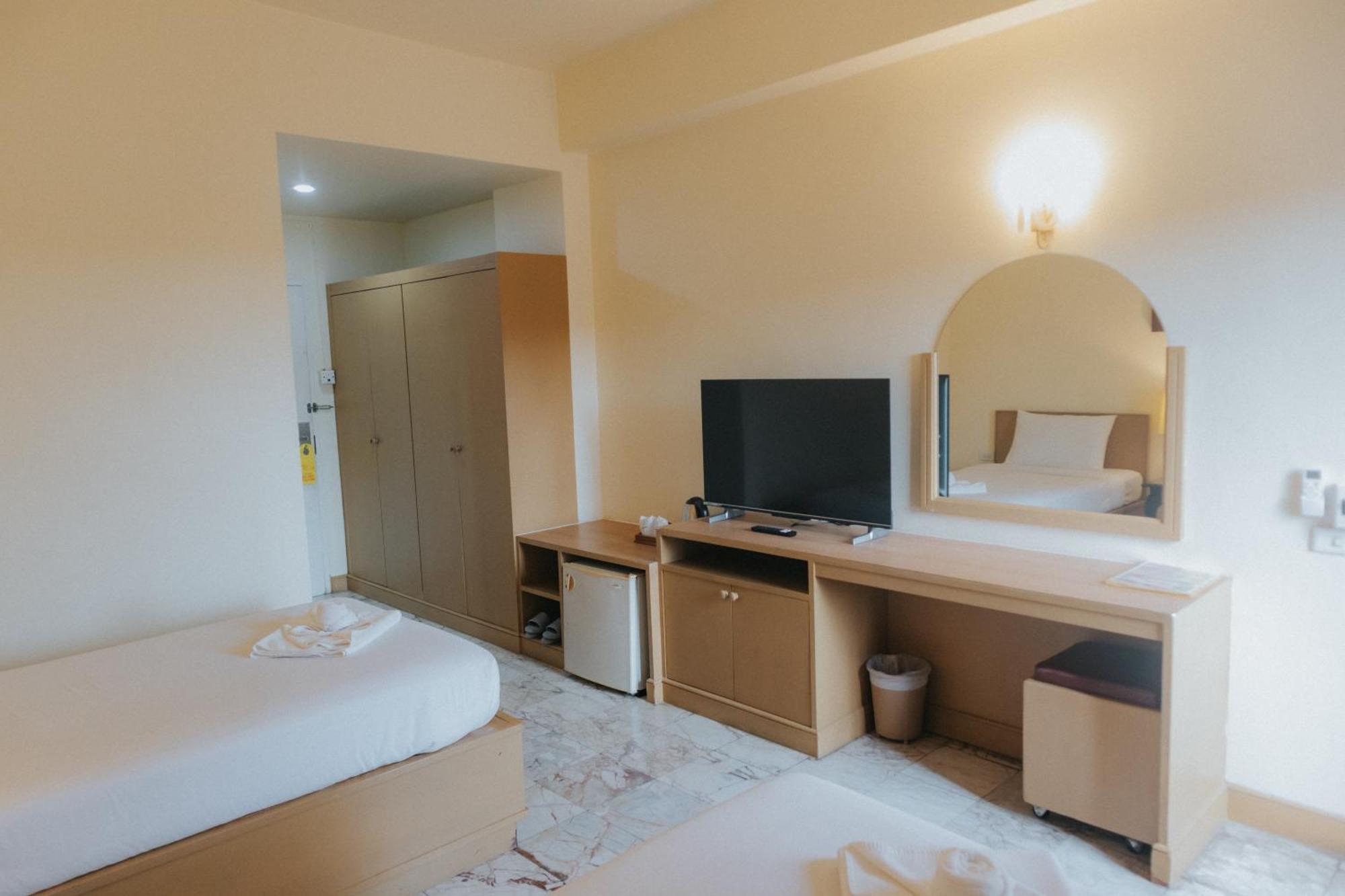 Nonthaburi Palace Hotel Екстериор снимка