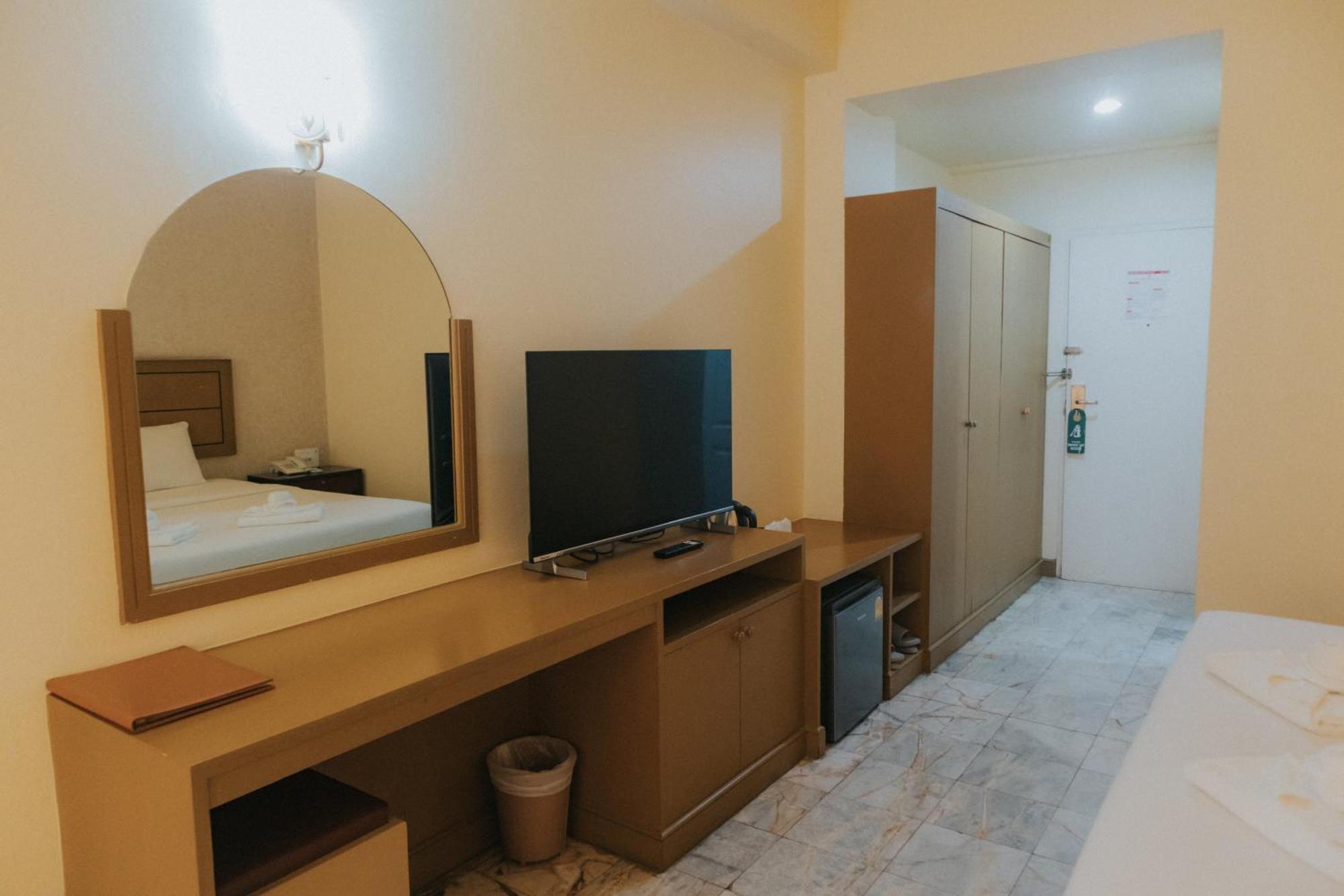 Nonthaburi Palace Hotel Екстериор снимка