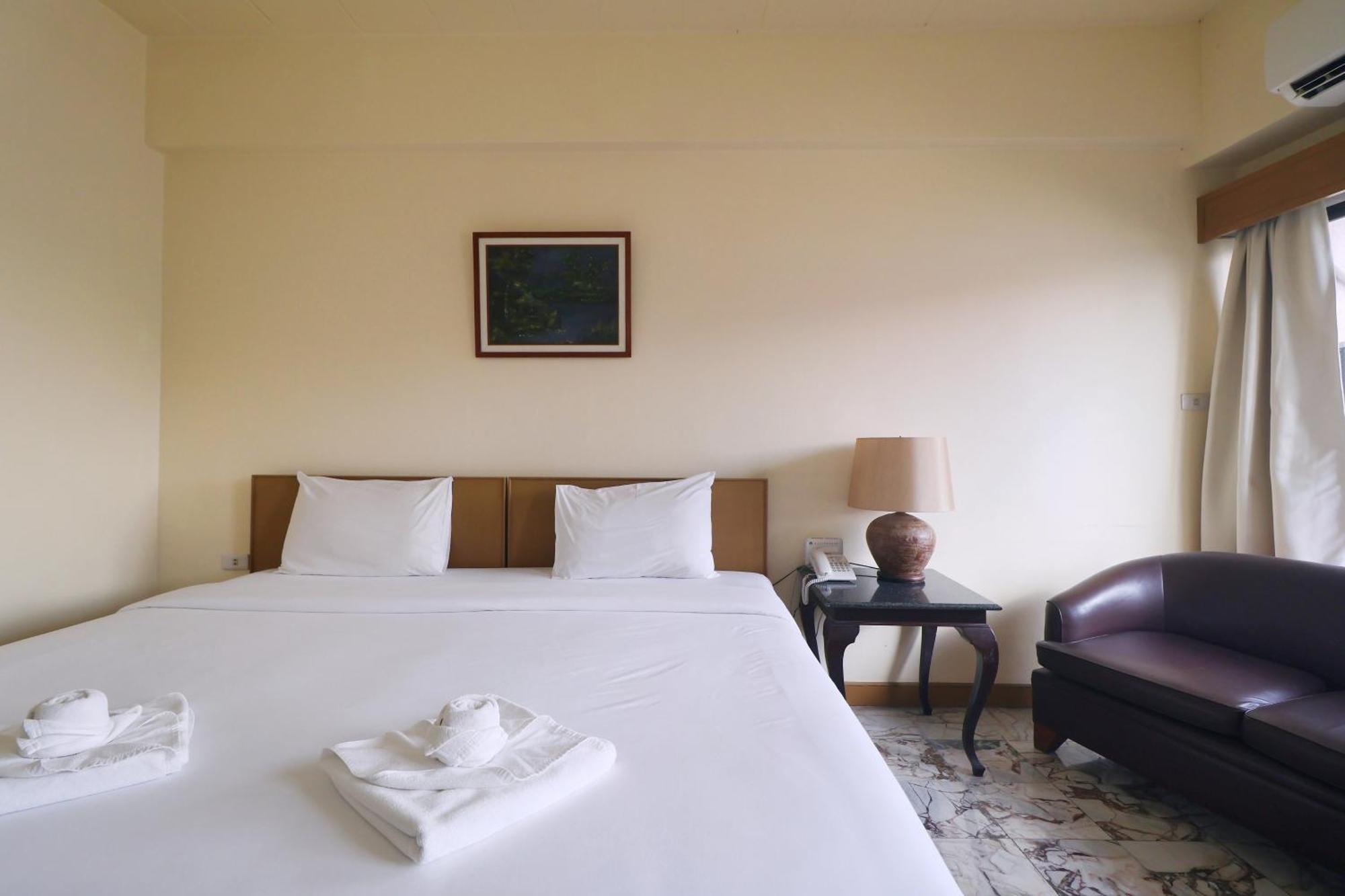 Nonthaburi Palace Hotel Екстериор снимка