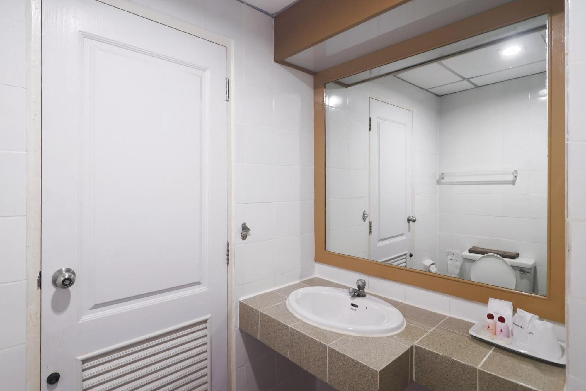 Nonthaburi Palace Hotel Екстериор снимка