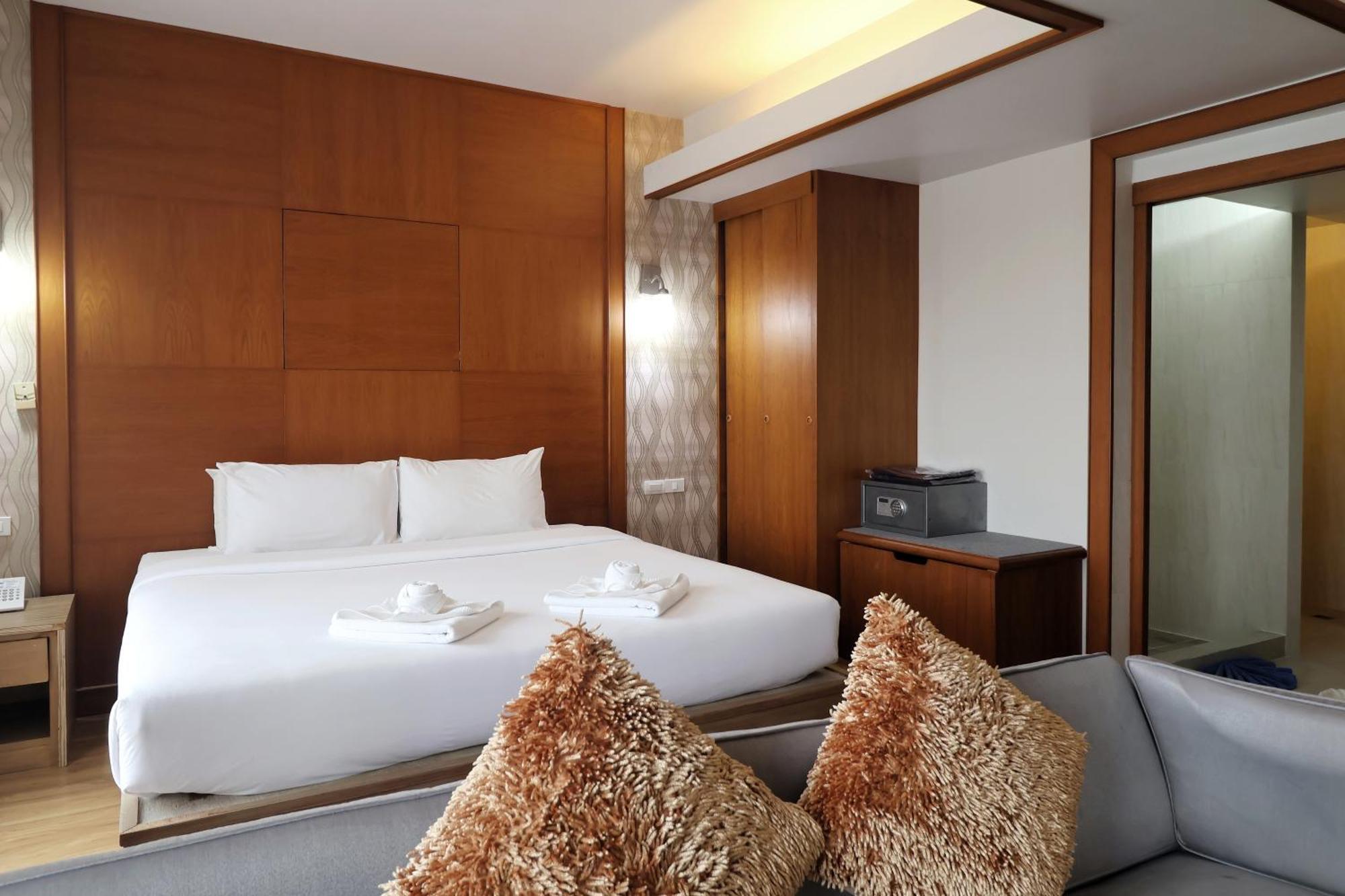 Nonthaburi Palace Hotel Екстериор снимка
