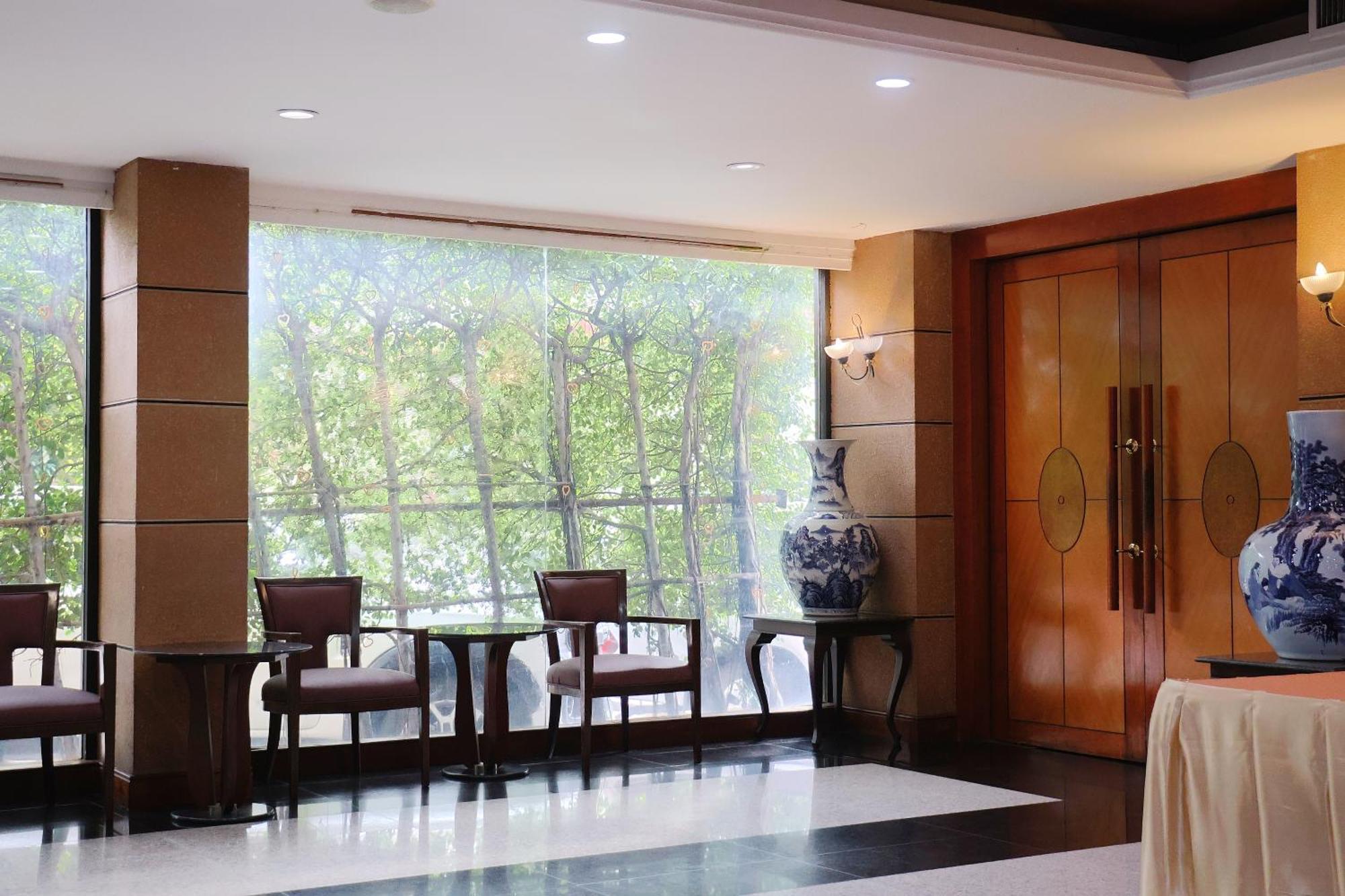 Nonthaburi Palace Hotel Екстериор снимка