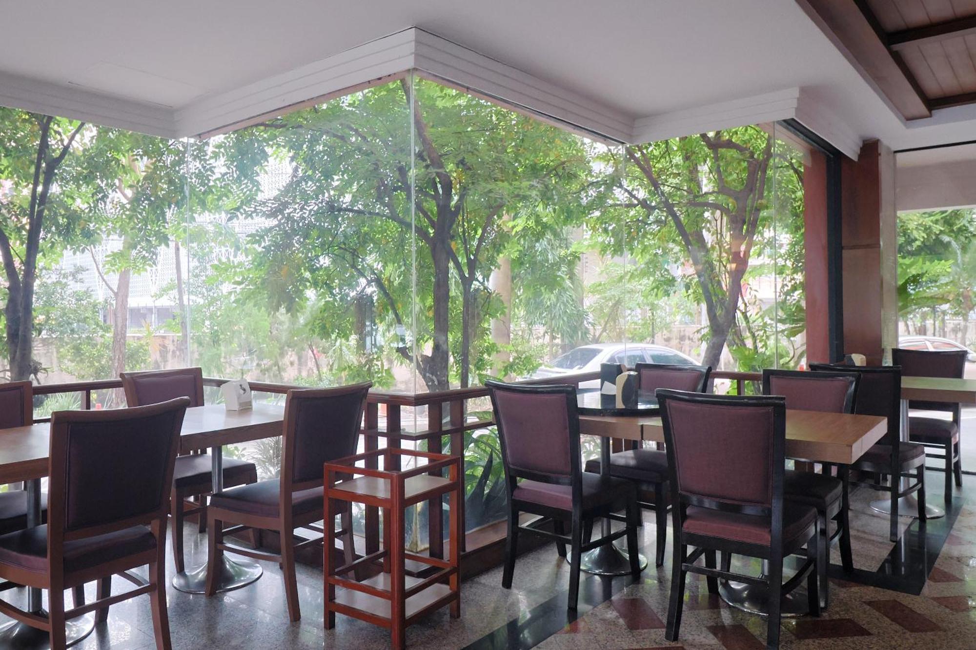 Nonthaburi Palace Hotel Екстериор снимка