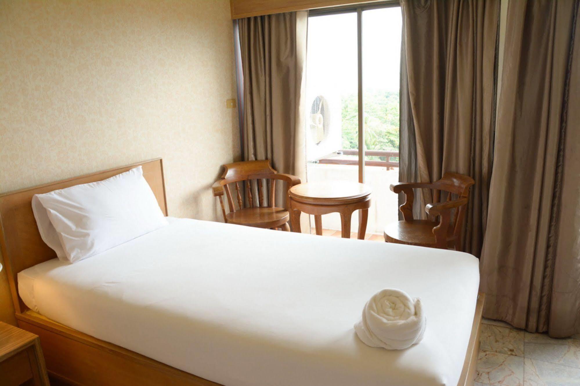 Nonthaburi Palace Hotel Екстериор снимка