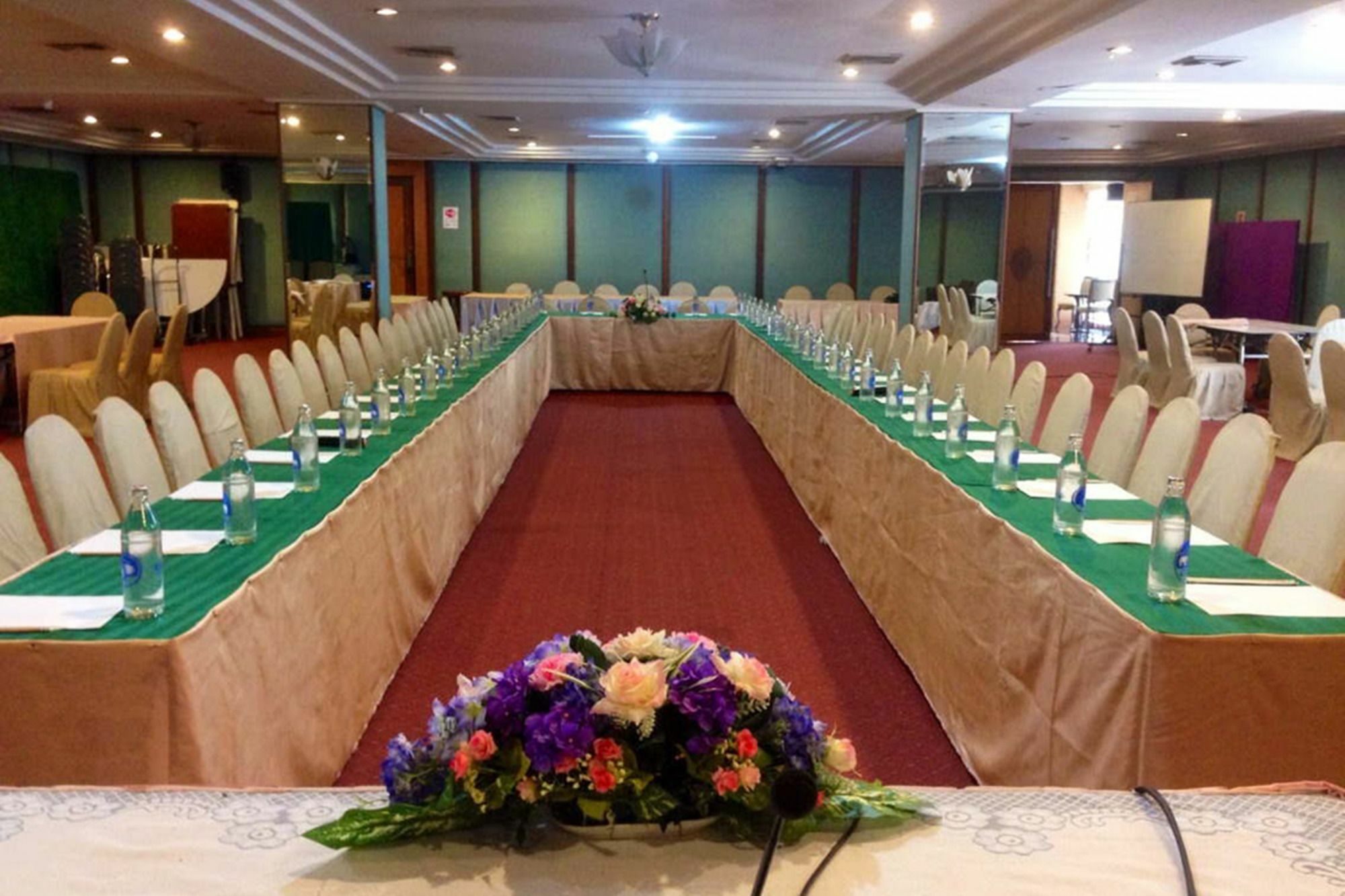 Nonthaburi Palace Hotel Екстериор снимка